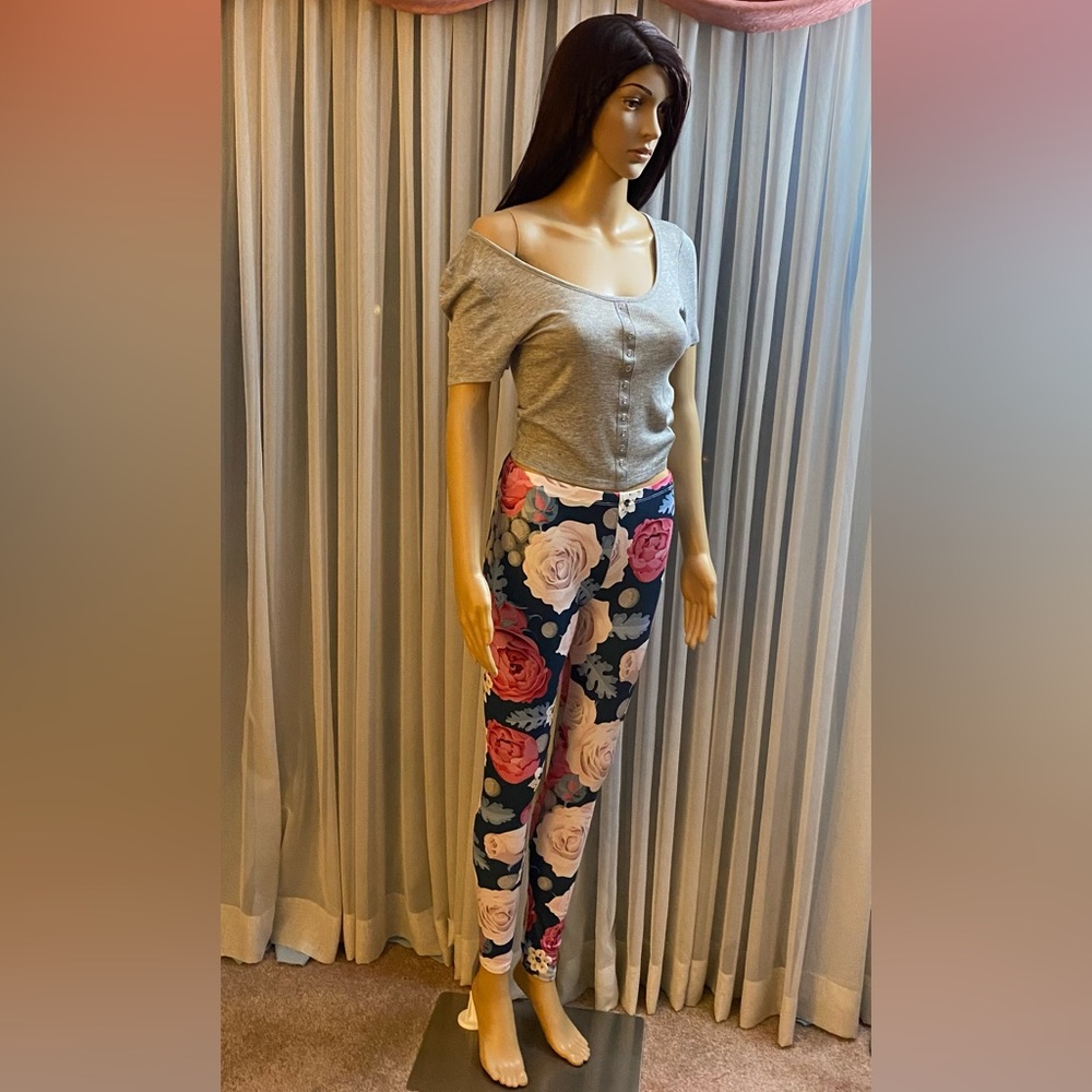 BOUTIQUE Callie Lives Blooming Garden Leggings - One Size